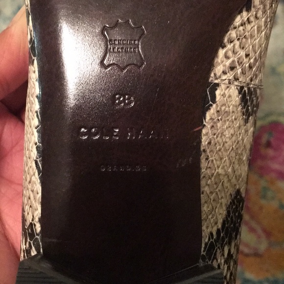 Cole Haan size 8 flats - Picture 3 of 4